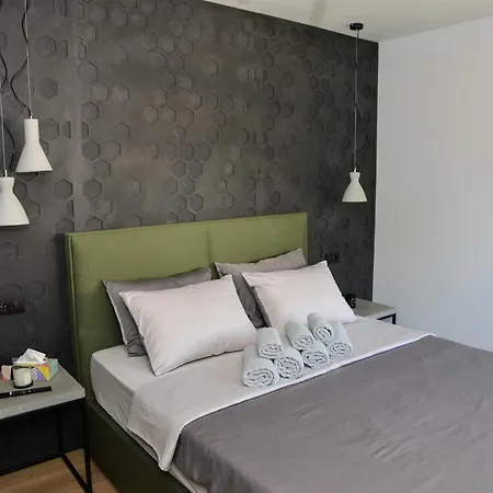 Black Apartamento